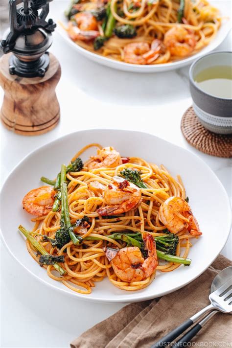 japanese-style-pasta-with-shrimp-and-broccolini-海老と image