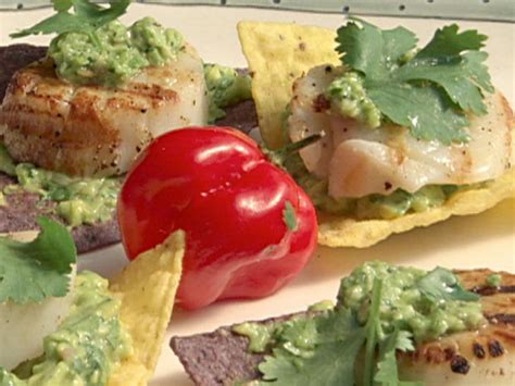 grilled-sea-scallops-on-tortilla-chips-with-avocado-puree image