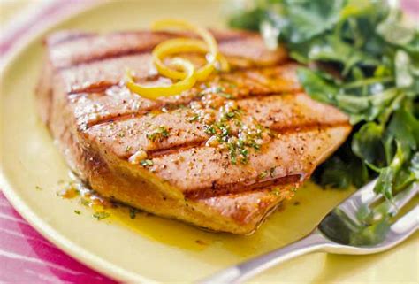 grilled-tuna-steaks-with-spiced-vinaigrette-leites image