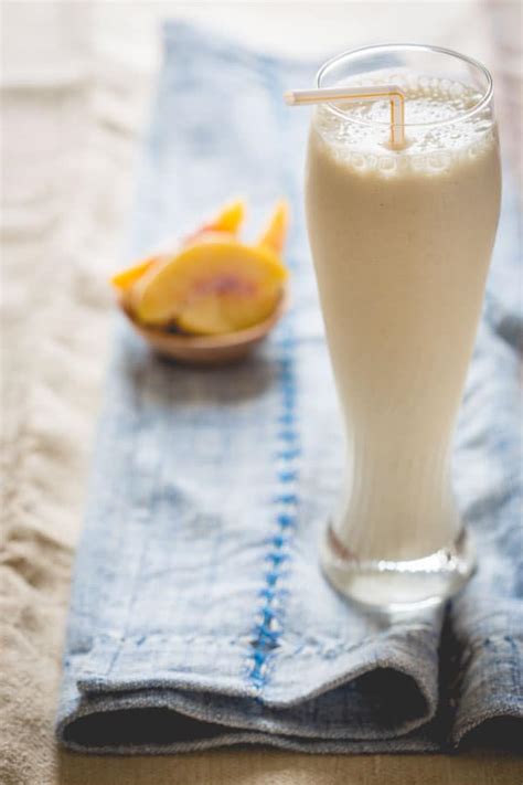 peach-cobbler-smoothie-with-oats-healthy image