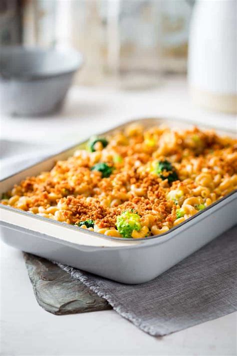 macaroni-cheese-with-broccoli-healthy-seasonal image
