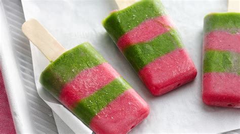 strawberry-green-smoothie-pops image