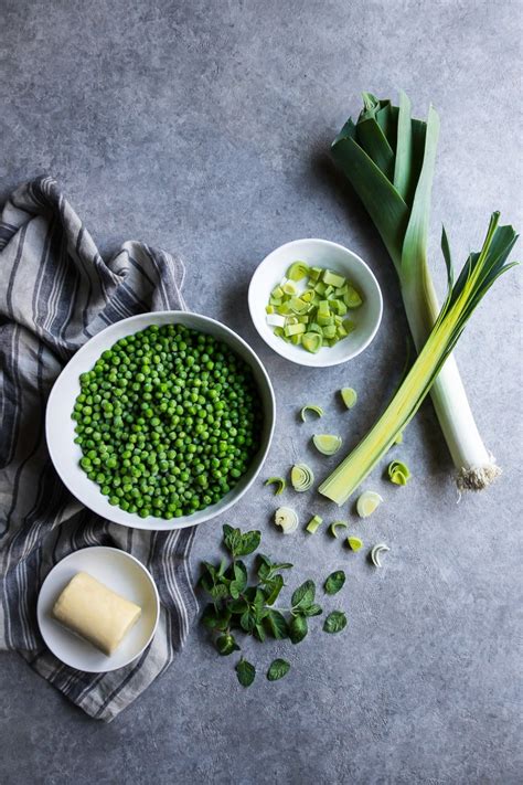 buttered-peas-with-leeks-and-mint-ful-filled image