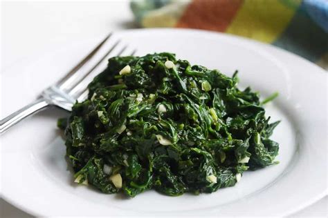 blanched-spinach-salad-with-lemon-garlic-sauce-food image