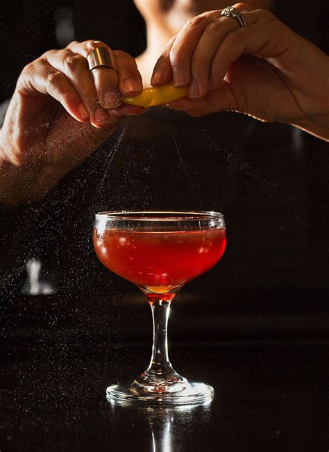 classic-rob-roy-cocktail-recipe-punch image