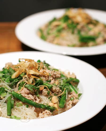 thai-noodles-with-ground-chicken-and-crispy-shallots image