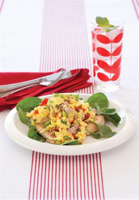 scrambled-eggs-with-tuna-healthy-food-guide image