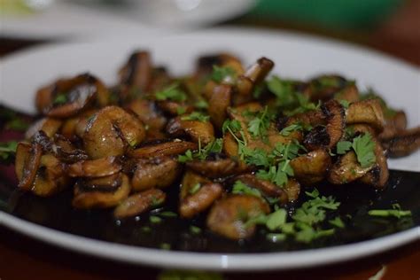 spanish-garlic-mushrooms-recipe-championes-al-ajillo image