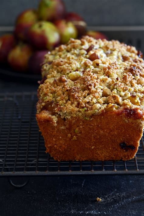 amazing-fig-loaf-cake-with-pistachio-streusel-neta image