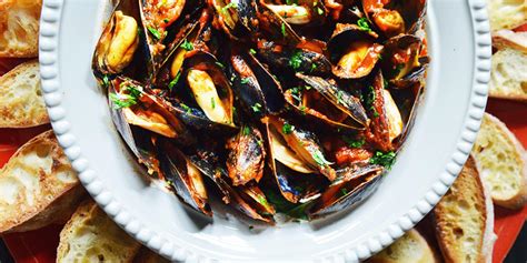 mussels-fra-diavolo-andrew-zimmern image