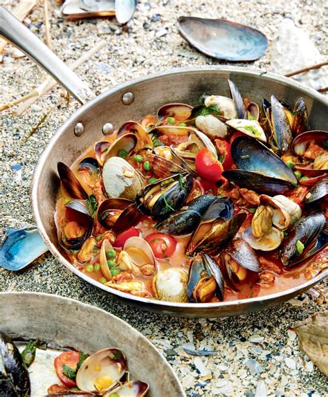 recipe-mussels-clams-style-at-home image