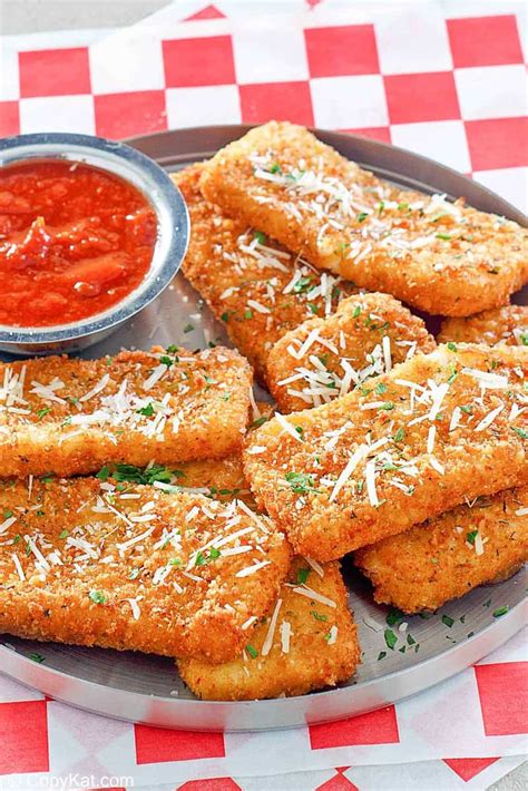 tgi-fridays-fried-mozzarella-cheese-sticks-copykat image