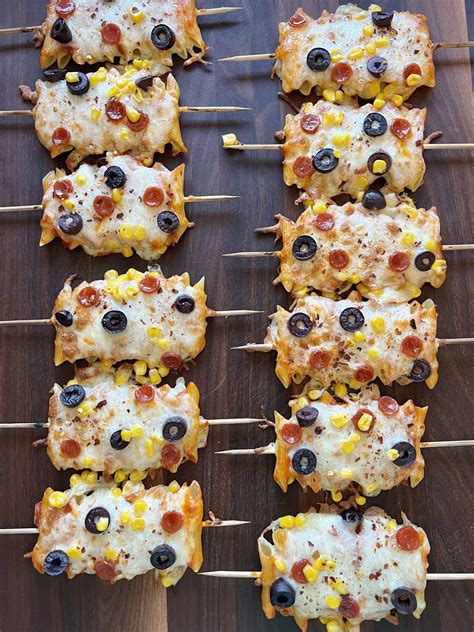 easy-pizza-pasta-skewers-hungry-happens image