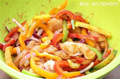grilled-chicken-fajita-foil-packet-meal-real-housemoms image