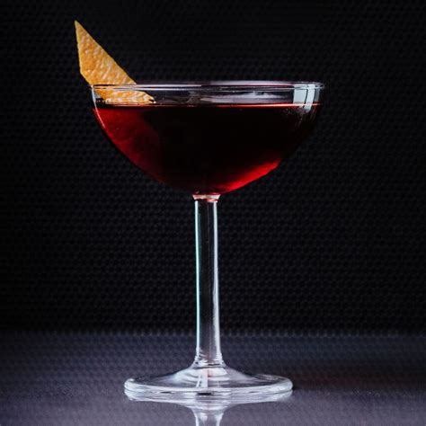 martinez-cocktail-recipe-liquorcom image