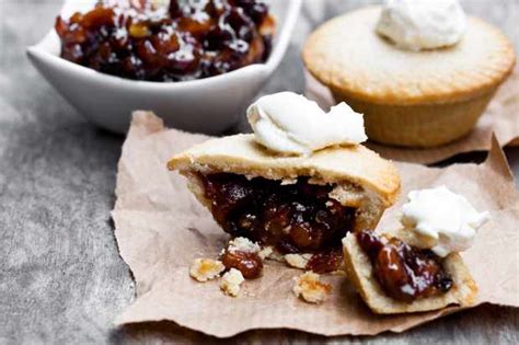 christmas-recipe-custard-and-crumble-mince-pies image