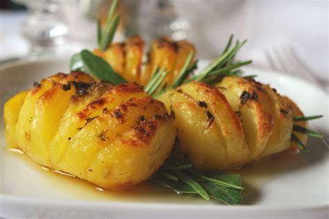 potato-fans-with-herb-butter-italian image