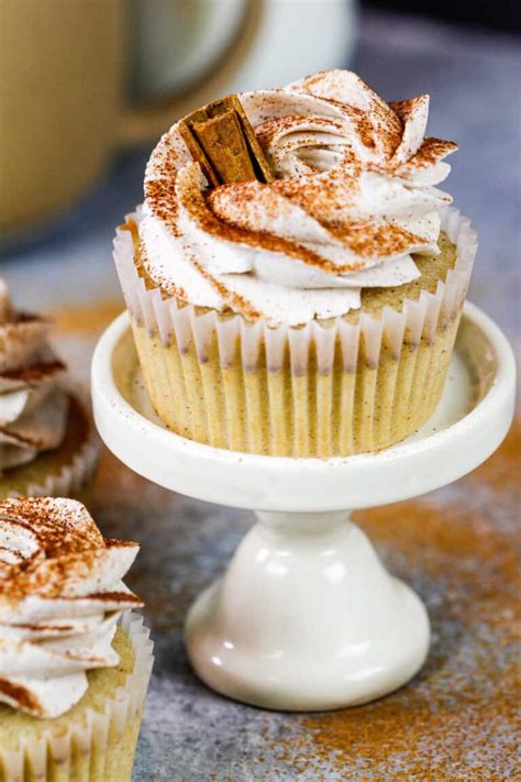 cinnamon-cupcake-recipe-with-cinnamon-buttercream image
