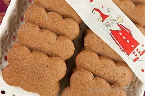 polish-classical-gingerbread-cakes-called-katarzynki image