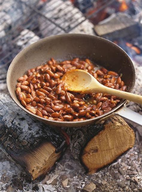 caramelized-almonds-ricardo image