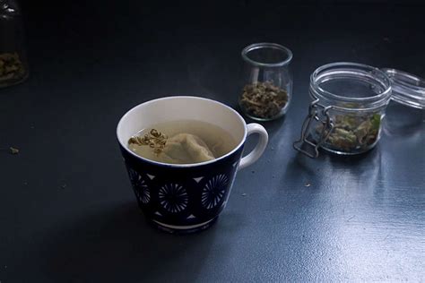diy-scented-sachets-and-tea-with-geranium-leaves image