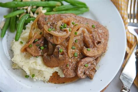 easy-cube-steak-and-gravy-savory-experiments image