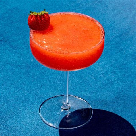 strawberry-margarita-cocktail-recipe-liquorcom image