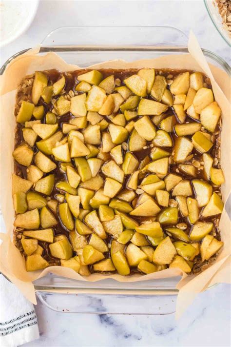 easy-apple-crumble-bars-recipe-vegan-running-on image