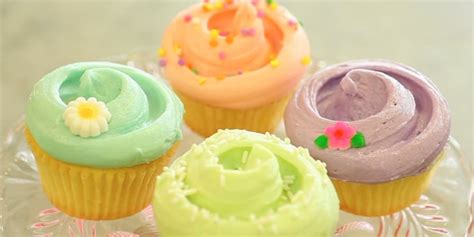 magnolia-bakerys-vanilla-cupcake-recipe-video image