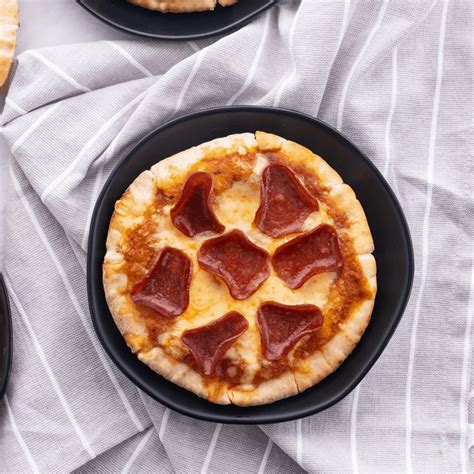 pita-pizza-5-ways-easy-weeknight-dinner-organize image