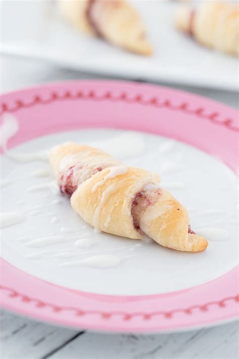 raspberry-crescent-rolls-made-to-be-a-momma image
