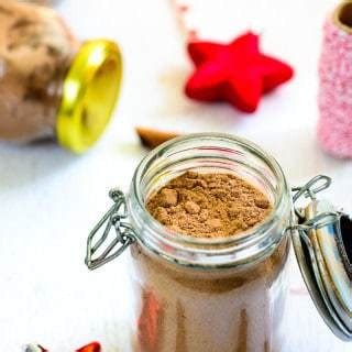 hoe-to-make-spiced-hot-cocoa-mix-at-home-whiskaffair image