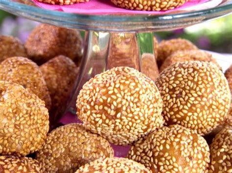 sesame-balls-with-red-bean-paste-and-bananas-recipes-cooking image
