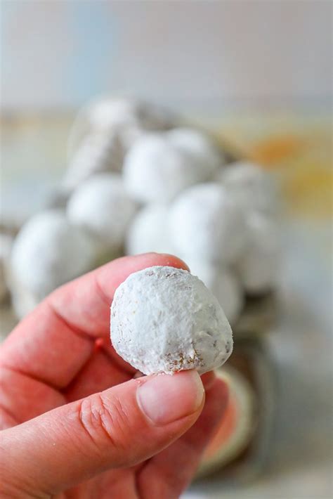 the-best-easy-powdered-sugar-donut-holes image