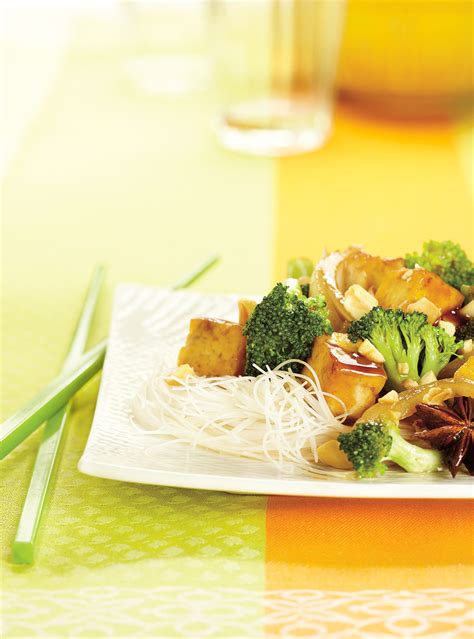 tofu-and-broccoli-stir-fry-ricardo image