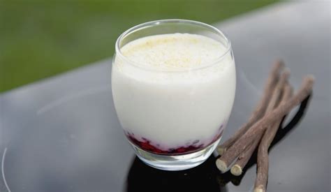 skyr-panna-cotta-with-berries-nsc image