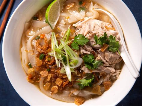 khao-piak-sen-lao-chicken-noodle-soup image