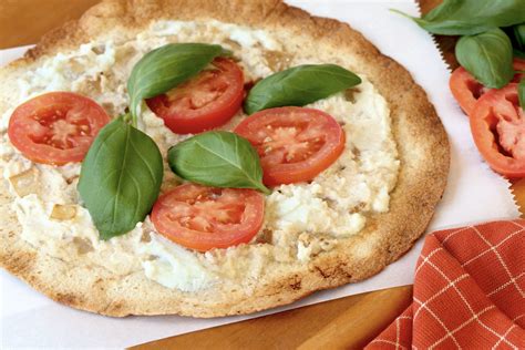 crispy-white-pizza-hungry-girl image