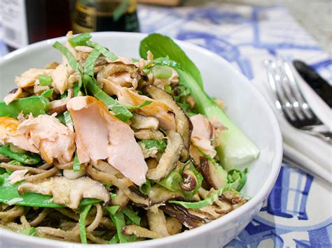 udon-noodle-salad-with-salmon-easy-healthy-salmon image