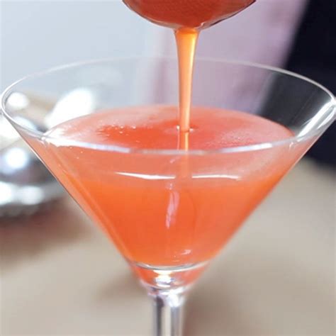 fresh-berry-delicious-cocktail-recipe-liquorcom image