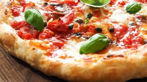 frying-pan-neapolitan-pizza-silvia-colloca image
