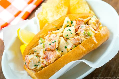 lobster-roll-with-spicy-mayo-video-just-one image