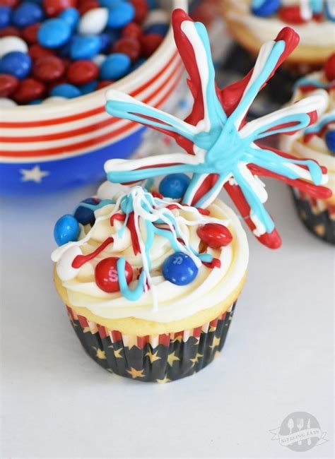 patriotic-surprise-firework-cupcakes-sizzlingeatscom image