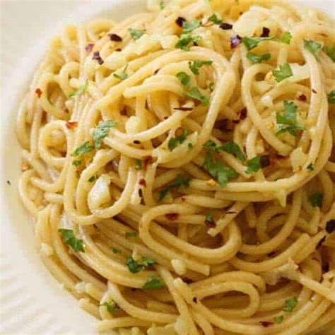 spaghetti-with-garlic-and-oil-aglio-e-olio-cook-it-real image