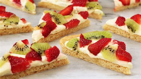 strawberry-kiwi-fruit-pizza-recipe-tablespooncom image