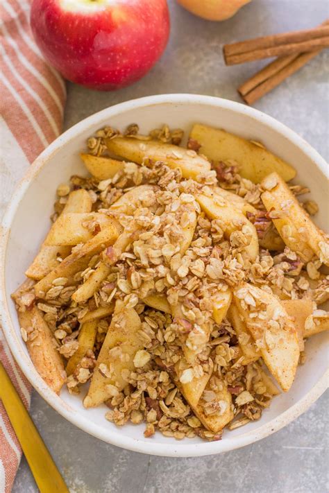 healthy-apple-crisp-with-oats-the-clean-eating-couple image