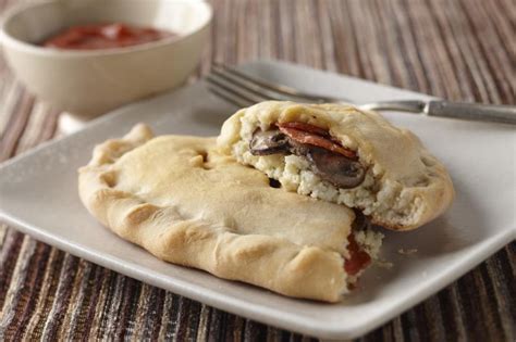 pepperoni-and-mushroom-calzone-fly-local image