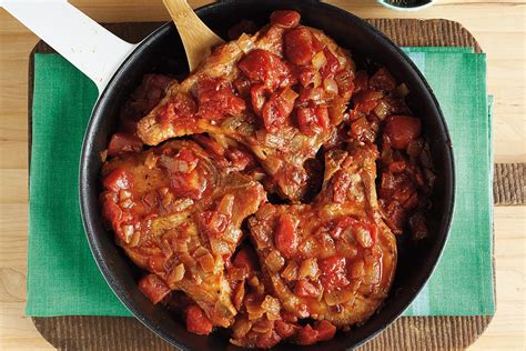 smothered-pork-chops-recipe-instructions-del image