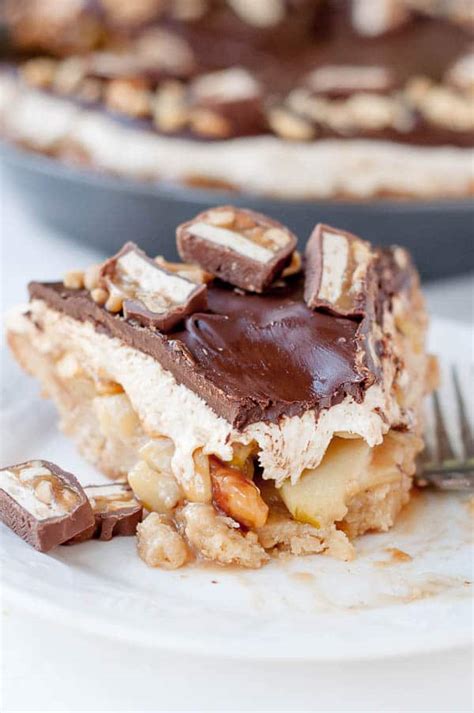 snickers-pie-snickers-dessert-lovers-dream-pie image