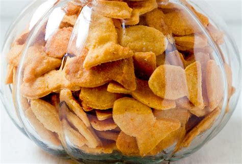 cheesy-fish-crackers-recipe-leites-culinaria image